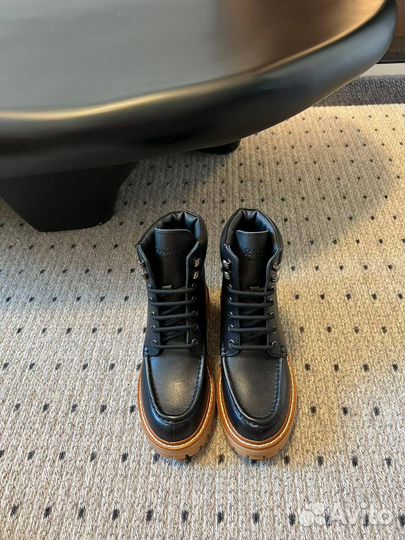 Ботинки на шнуровке Prada