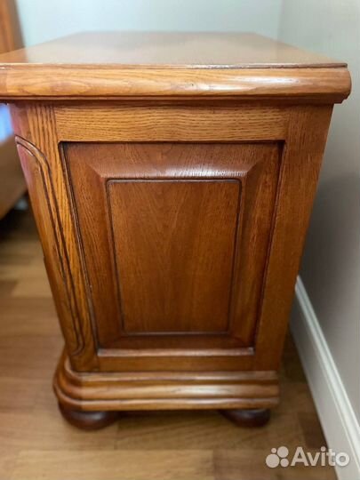 Тумба прикроватная из массива дуба