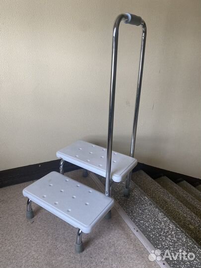 Ступени с поручнем для сверх людей