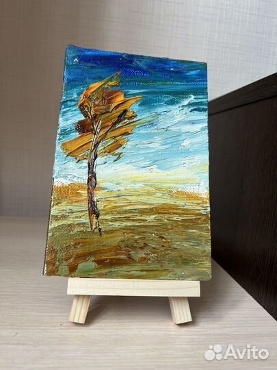 Маленькие картины маслом на мольберте