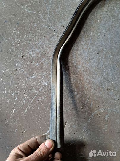 Уплотнитель подкапотный Mercedes W140