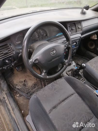 Opel Vectra 1.6 МТ, 1996, битый, 456 000 км