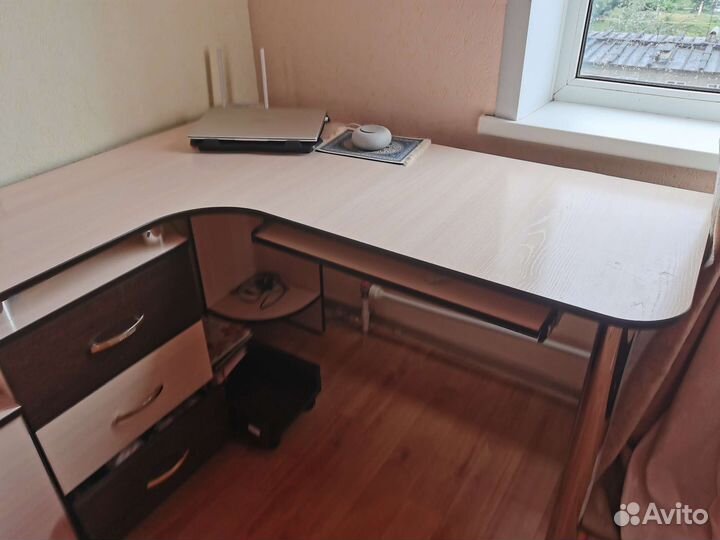 Компьютерный стол