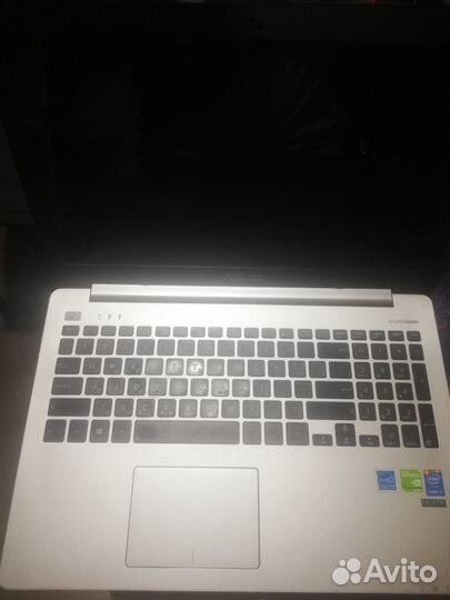 Красивый Asus в металлическом корпусе