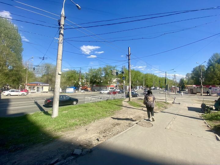 Помещение с парковкой в многоэтажном жилом доме