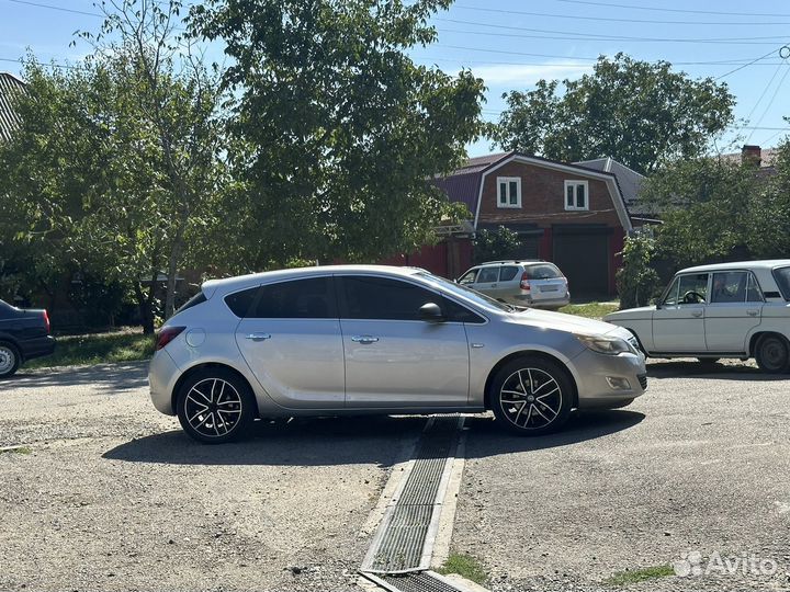 Opel Astra 1.6 AT, 2011, 22 222 км