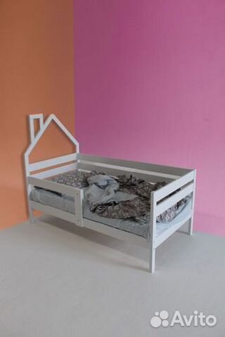 Софа из натурального дерева детская с бортиком Дом