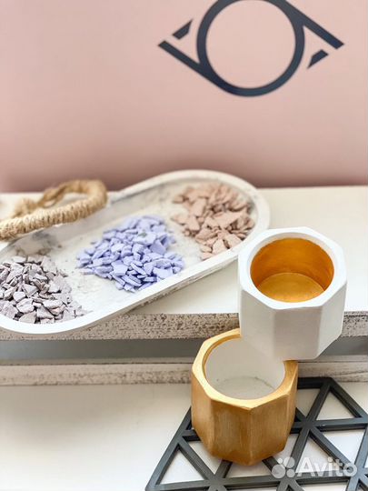 Кашпо и подносы