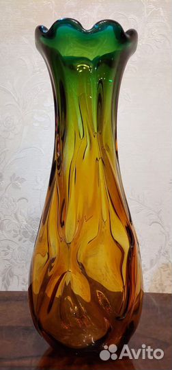 Вазы интерьерные гутное стекло