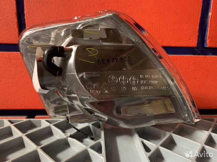 Фонарь указателя поворота левый Фольцваген Пассат