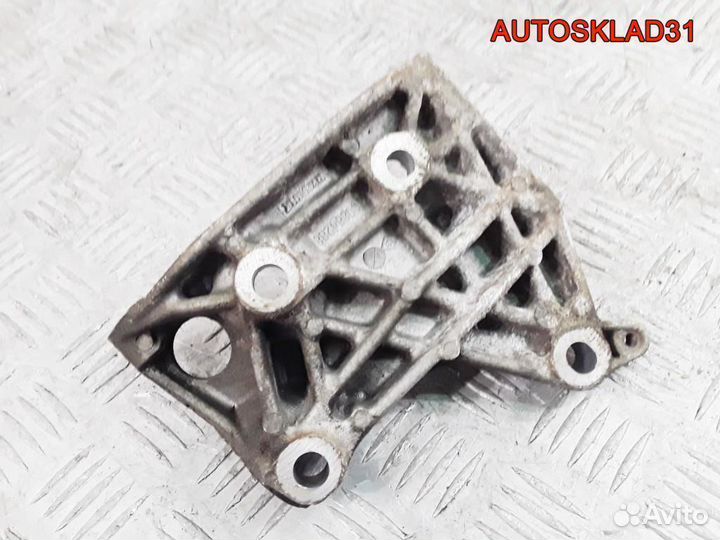 Кронштейн генератора Renault Sandero 7700864288