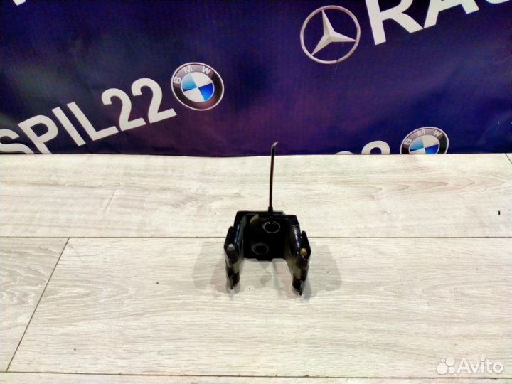 Петля двери передняя правая Bmw X3 E83 M54B25