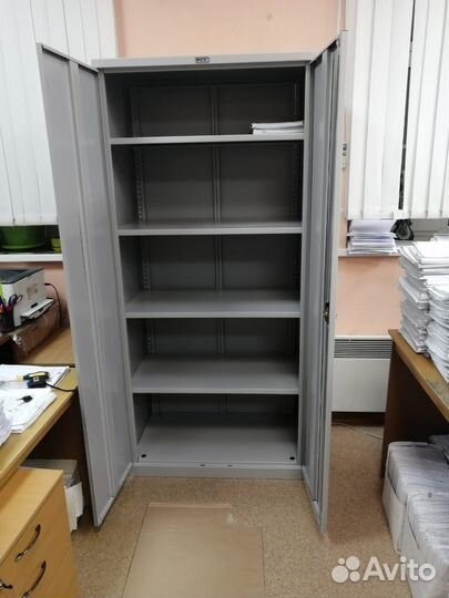 Шкаф металлический офисный с полками