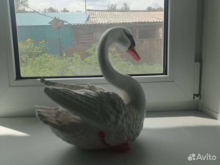 Статуэтка лебедь