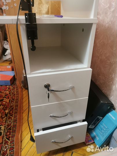 Маникюрный стол складной бу