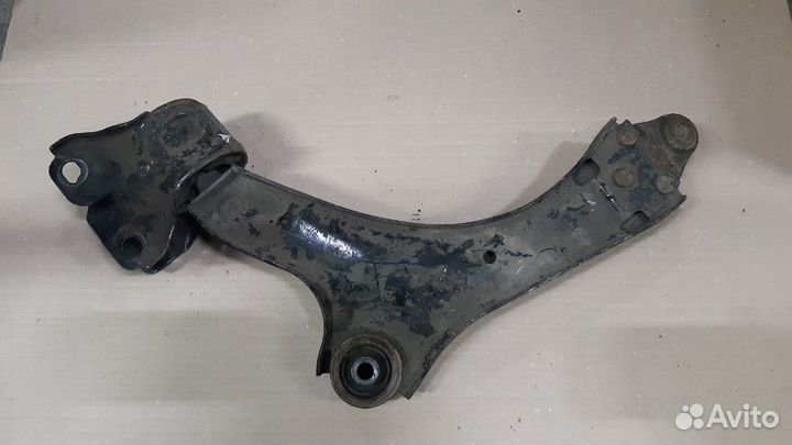 Вольво XC70 2008-2016 рычаг правый и левый