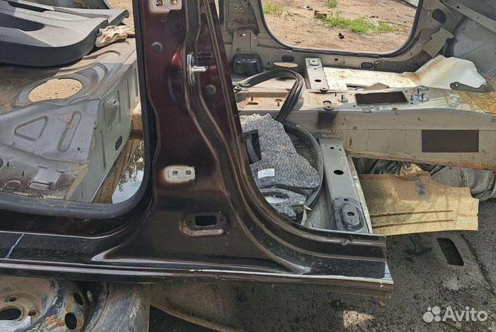 Порог правый с центральной стойкой Renault Kaptur