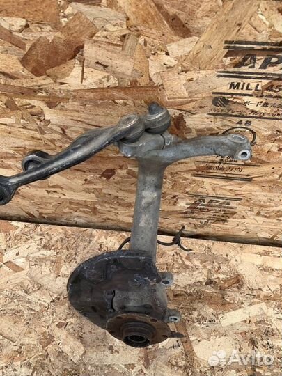 Поворотный кулак передний левый Audi A4 B7 2.0 BWE