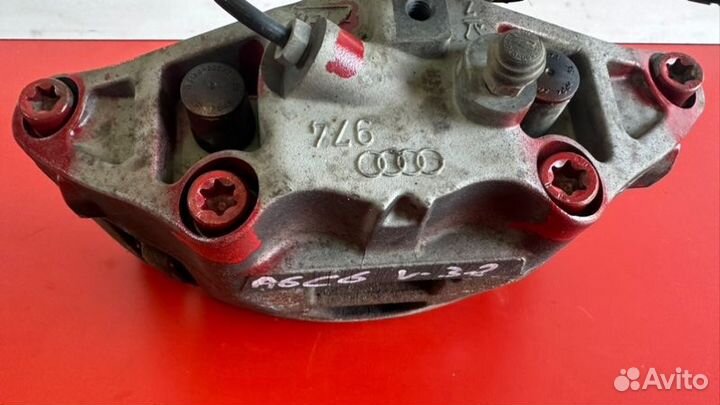 Суппорт передний правый Audi A6 C6 AUK 3.2 2008