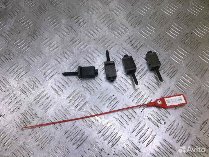 Скоба (кронштейн) крепления форсунки Volkswagen Tr