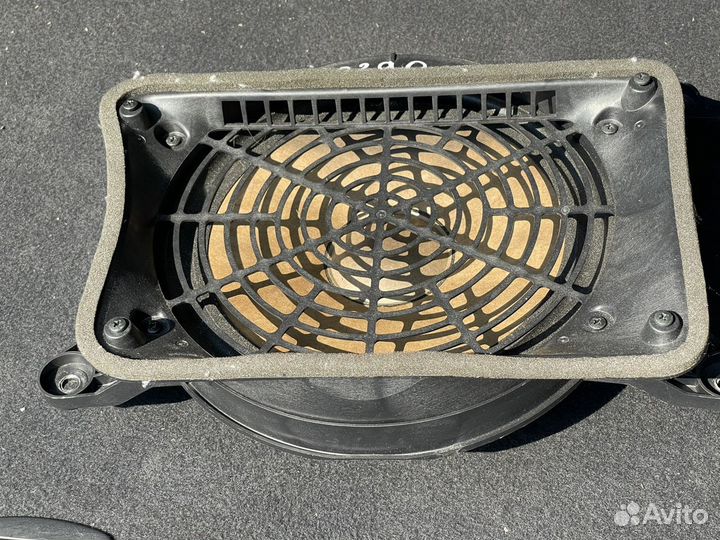 Автомобильный сабвуфер