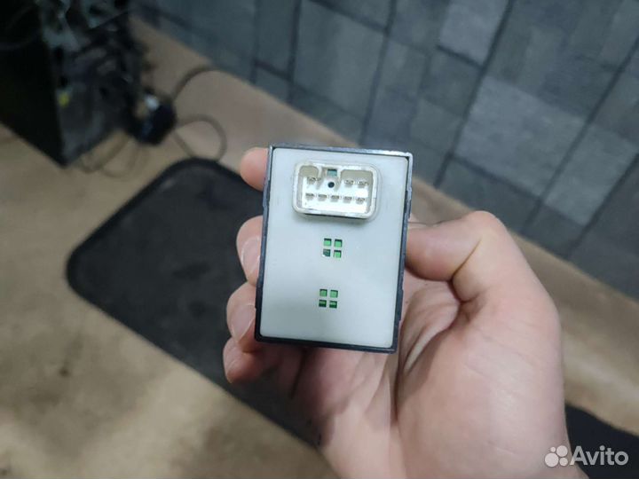 Блок управления стеклоподъемником лачетти