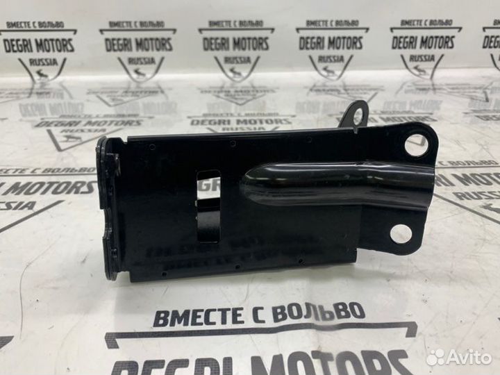 Кронштейн радиатора левый Volvo S80 V70 31274499