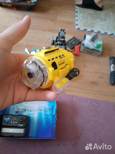 Подводная лодка на пульте управлении с камерой