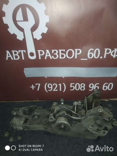 06B903143F пассат б5 лапа кронштейн passat 1.6