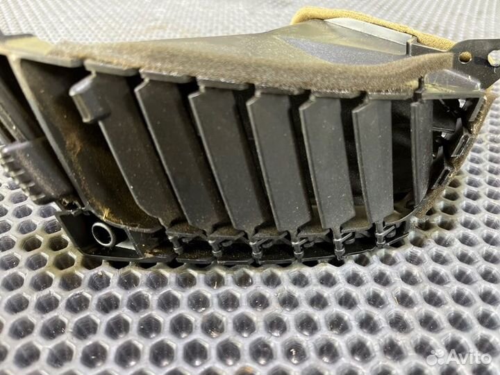 Дефлектор воздушный прав. Mitsubishi Triton