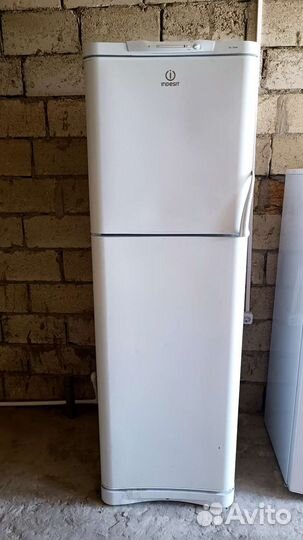 Холодильник 2х камерный 