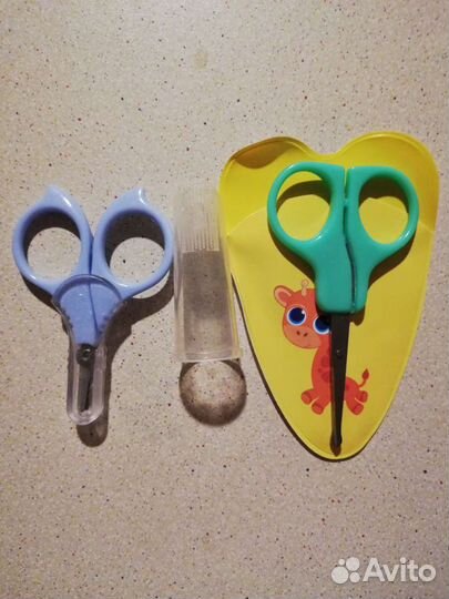 Детские ножницы и щетка на палец