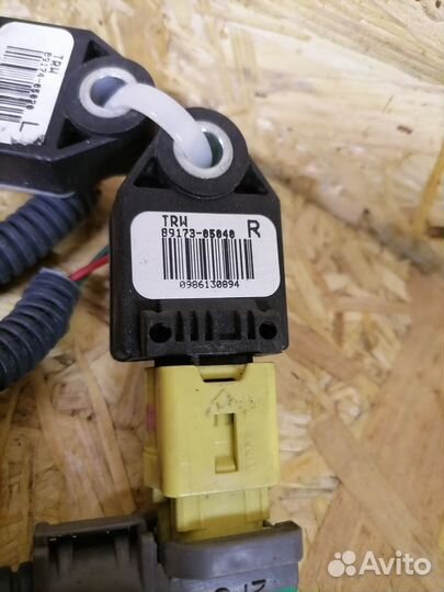 Датчик удара Toyota Avensis T25