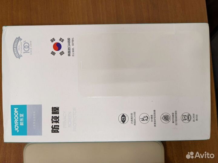 Защитное стекло и чехлы для iPhone 11