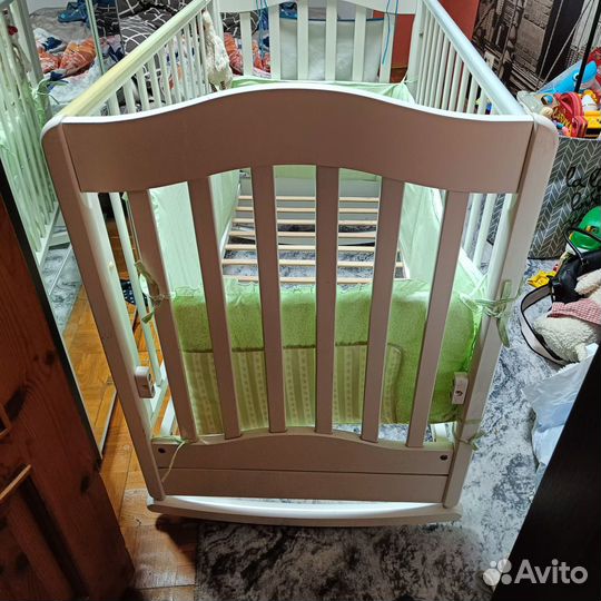 Кроватка детская качающаяся
