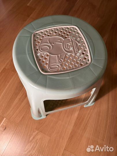 Табуретка платиковая