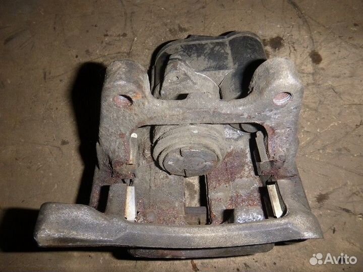 Суппорт задний правый Volkswagen tiguan 2011-2016