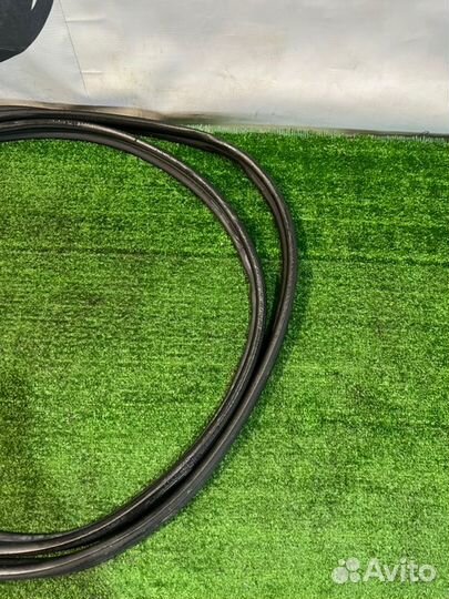 Уплотнитель двери багажника Mitsubishi Outlander