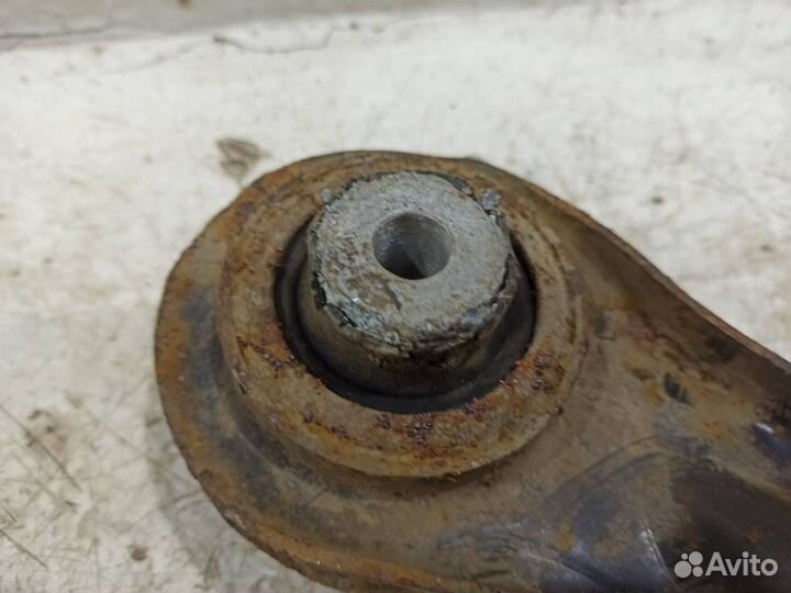 Рычаг передний левый нижний