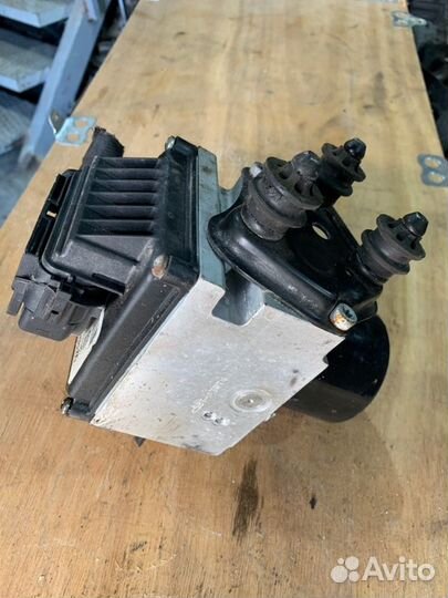 Блок abs Volkswagen Passat B6 1.8 BZB