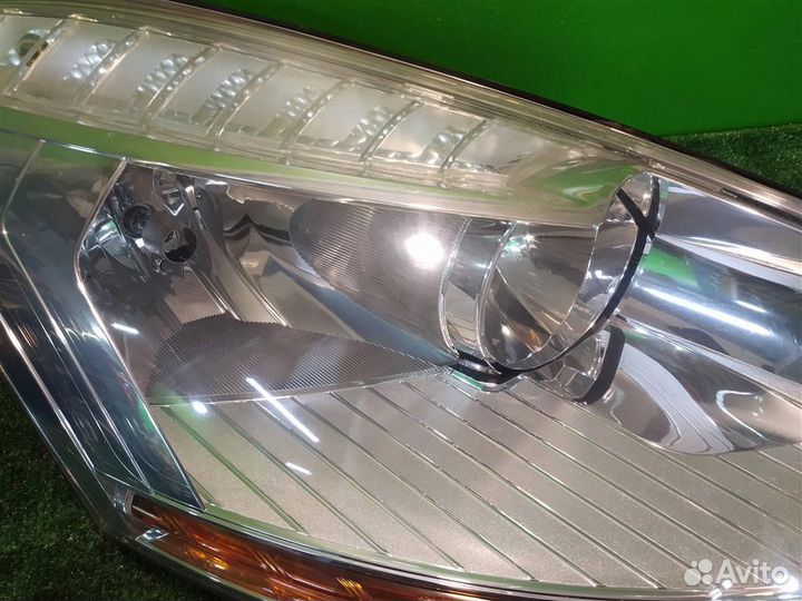 Фара правая Citroen C4 Picasso 2007