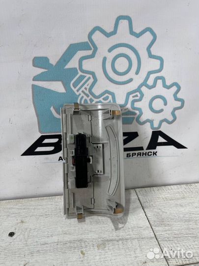 Кнопка вызова аварийных служб Volkswagen Polo 5