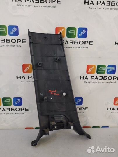 Накладка на стойку внутренняя правая Toyota Land