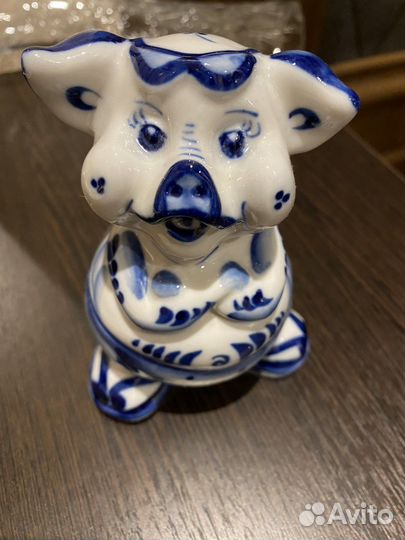 Гжель свинка. Хрустальный фужер, рог