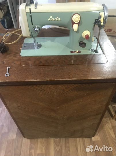 Швейная машина Чайка