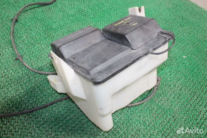 Бачок стеклоомывателя Lincoln Navigator 1