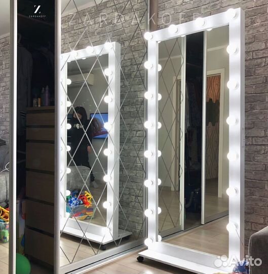 Гримерное зеркало с подсветкой