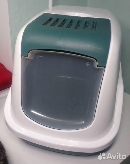 Закрытый лоток для кошек б/у