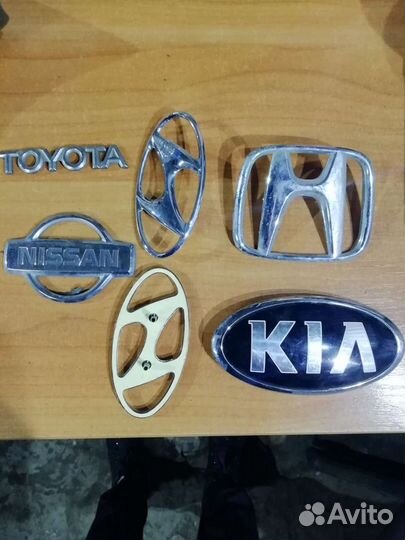 Эмблема на авто