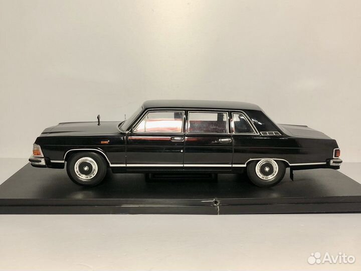 Модель автомобиля Газ 14 чайка 1:24 лса